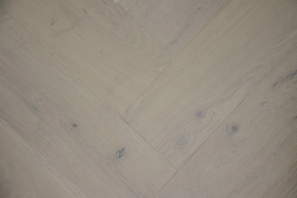 Natural Engineered Flooring Oak Bespoke Herringbone Bianco Hardwax Oiled 16/4mm By 120mm By 580mm 4 Natural Engineered Flooring Oak Bespoke Herringbone Bianco Hardwax Oiled 16/4mm By 120mm By 580mm - Image 4