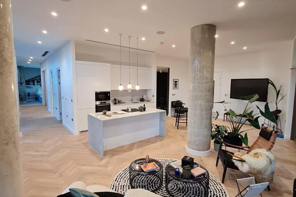 Natural Engineered Flooring Oak Herringbone White Cream UV Oiled 14/3mm By 100mm By 600mm 2 Natural Engineered Flooring Oak Herringbone White Cream UV Oiled 14/3mm By 100mm By 600mm - Image 2