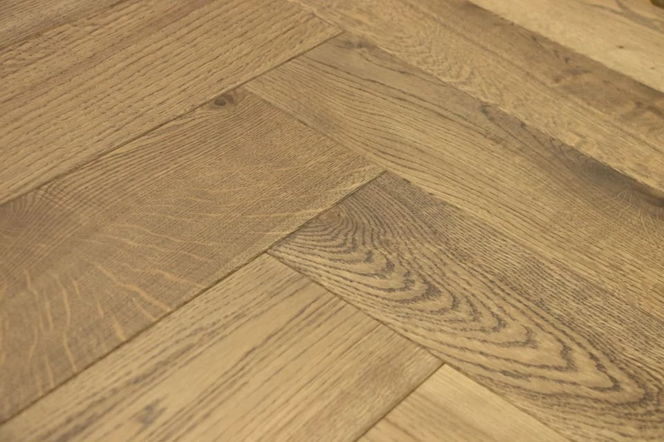Natural Engineered Flooring Oak Herringbone Cognac Uv Lacquered 16/4mm By 100mm By 500mm 4 Natural Engineered Flooring Oak Herringbone Cognac Uv Lacquered 16/4mm By 100mm By 500mm - Image 4