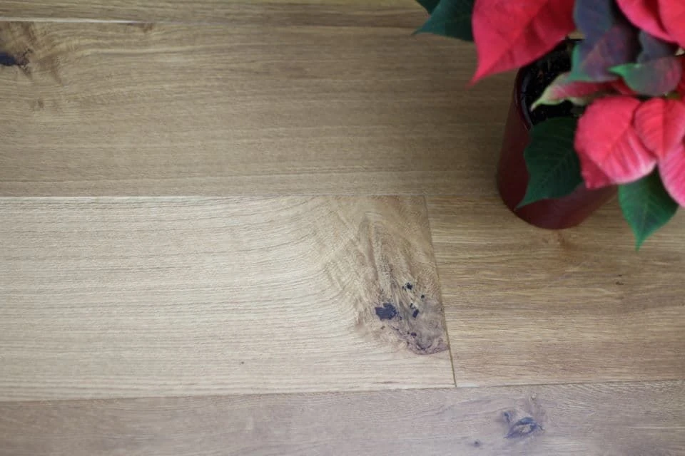 Natural Engineered Flooring Oak Click VIP Smoked Brushed UV Oiled 14/3mm By 190mm By 1900mm 3 Natural Engineered Flooring Oak Click VIP Smoked Brushed UV Oiled 14/3mm By 190mm By 1900mm - Image 3
