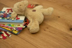 Natural Engineered Flooring Oak Click UV Lacquered 14/3mm By 190mm By 1900mm