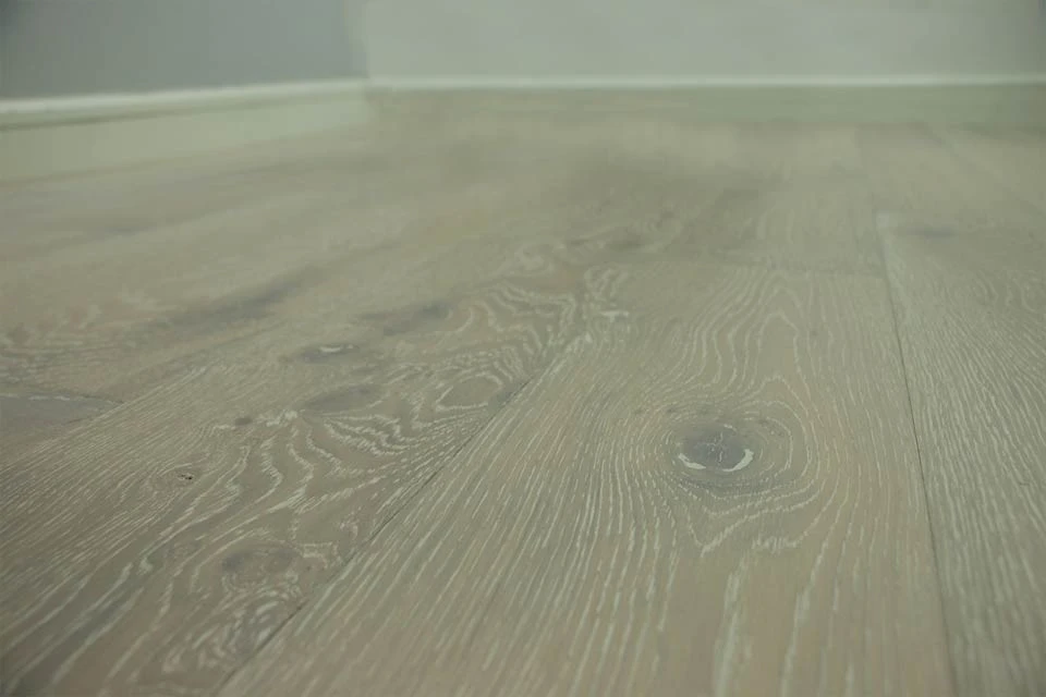 Natural Engineered Flooring Oak Sunny White Brushed UV Oiled 14/3mm By 190mm By 1900mm 5 Natural Engineered Flooring Oak Sunny White Brushed UV Oiled 14/3mm By 190mm By 1900mm - Image 5