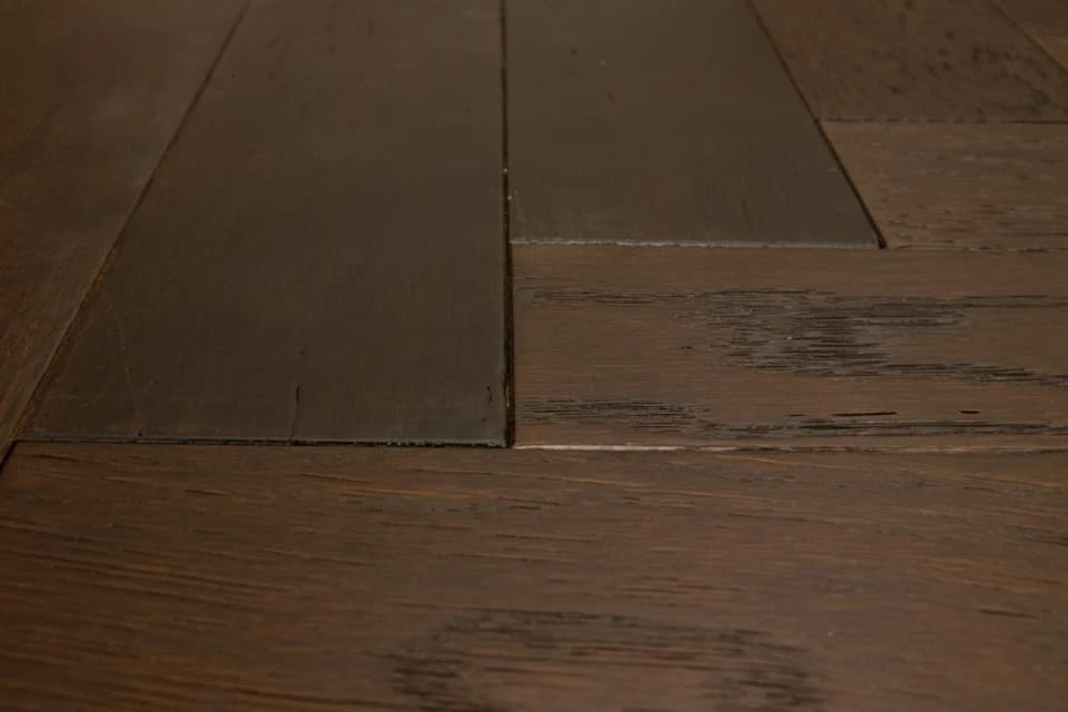 Natural Engineered Flooring Oak Herringbone Black Tea Brushed UV Oiled 15/4mm By 125mm By 600mm - Image 4