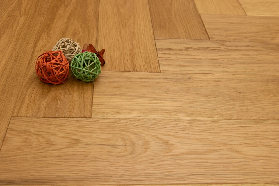 Natural Engineered Flooring Oak Herringbone Brushed Uv Matt Lacquered 15/4mm By 90mm By 600mm