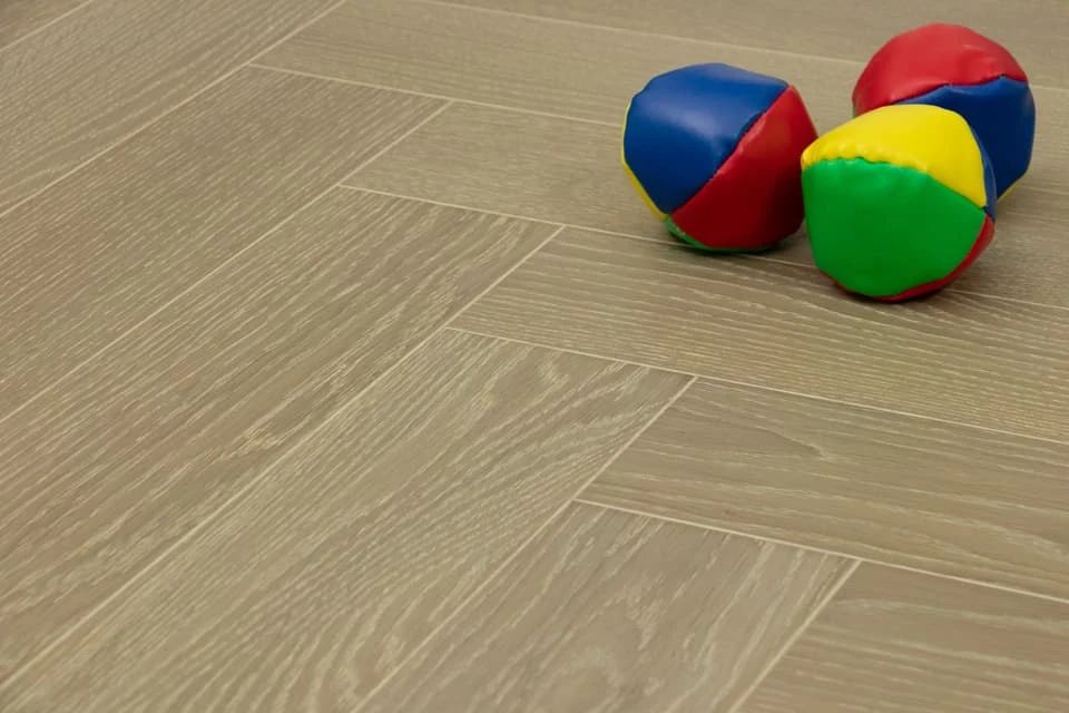 Prime Engineered Flooring Oak Herringbone Barcelona Brushed UV Matt Lacquered 14/3mm By 98mm By 490mm 2 Prime Engineered Flooring Oak Herringbone Barcelona Brushed UV Matt Lacquered 14/3mm By 98mm By 490mm - Image 2