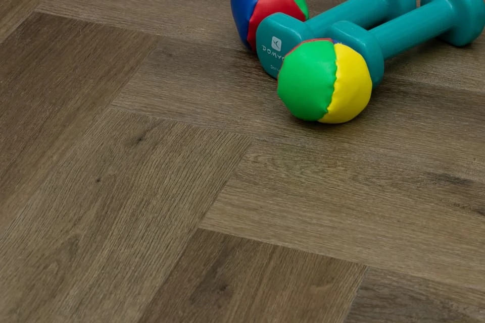 Supremo Luxury Click Vinyl Rigid Core Herringbone Flooring Cacao Brown With Built In Underlay 6mm By 126mm By 630mm 2 Supremo Luxury Click Vinyl Rigid Core Herringbone Flooring Cacao Brown With Built In Underlay 6mm By 126mm By 630mm - Image 2