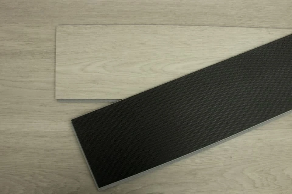 Supremo Diamond Luxury Click Vinyl Rigid Core Flooring Opal With Built In Underlay 8mm By 178mm By 1220mm 4 Supremo Diamond Luxury Click Vinyl Rigid Core Flooring Opal With Built In Underlay 8mm By 178mm By 1220mm - Image 4